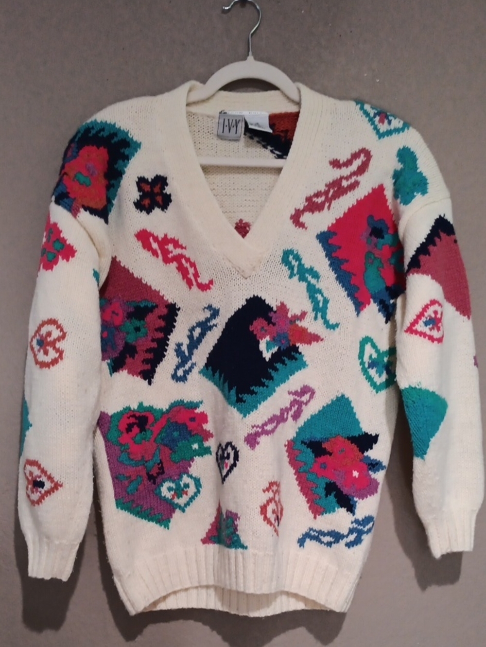 I.V.Y Ivory V-Neck Geometric Floral Sweater
